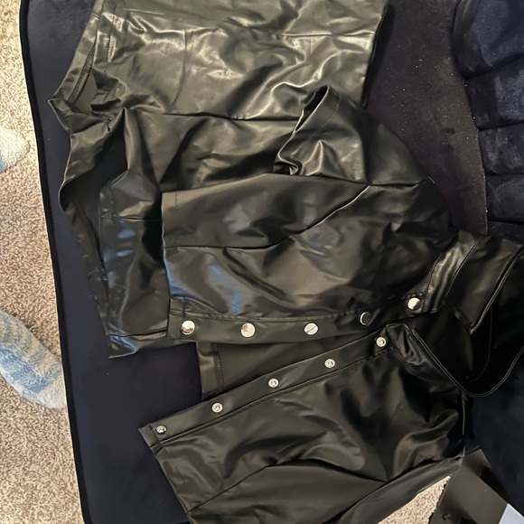 Two Piece Leather Set - Picture 3 of 3